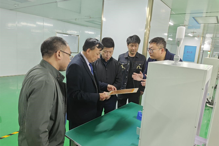 中小冰球突破与吉首交流2_副本1.jpg