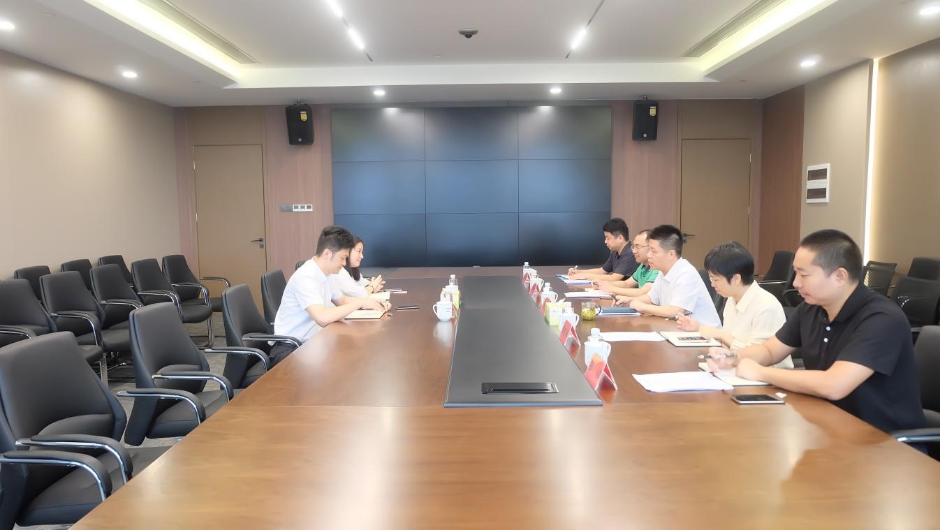省商务厅到中小冰球突破调研.jpg